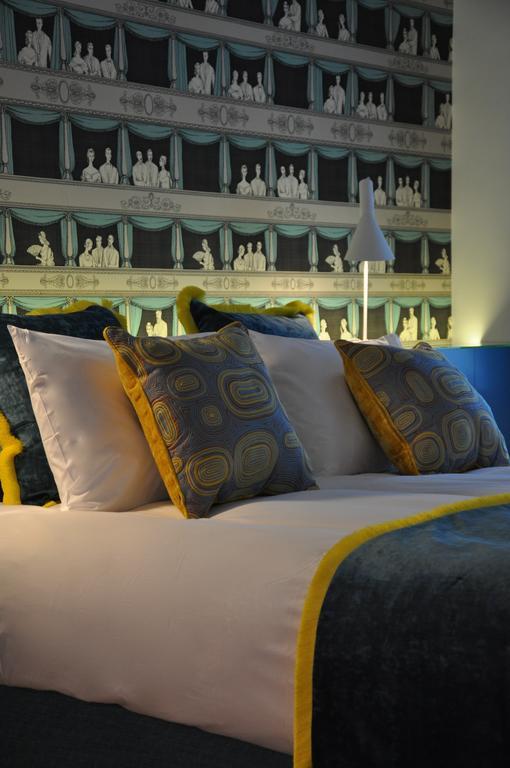 Smartflats - Raphael Suites Antwerpen Zimmer foto